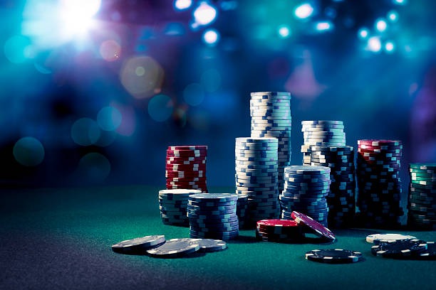 Live dealer conducting Dream Number draw at hk pools studio
